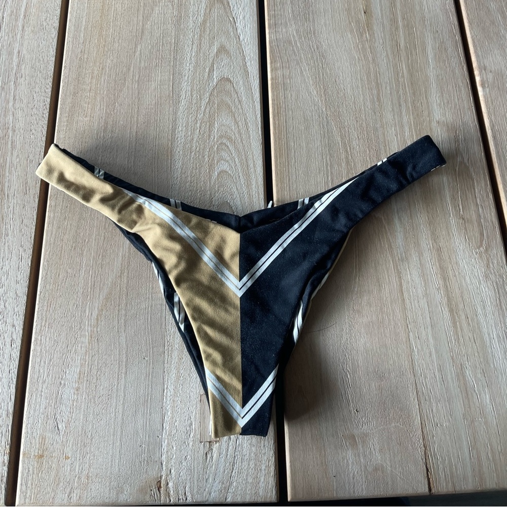 Billabong 2 piece Black and Gold Reversible Cheeky Bikini